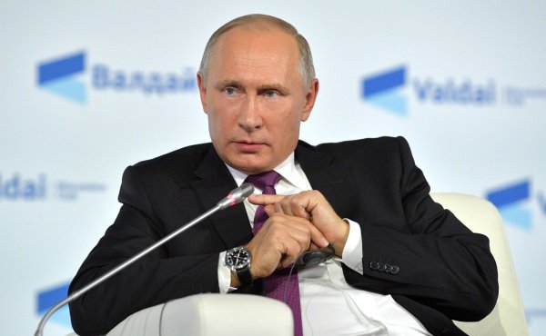 Владимир Путин на пленарном заседании форума. 