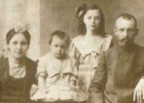 Габдулла Буби с семьей. Источник islamrf.ru