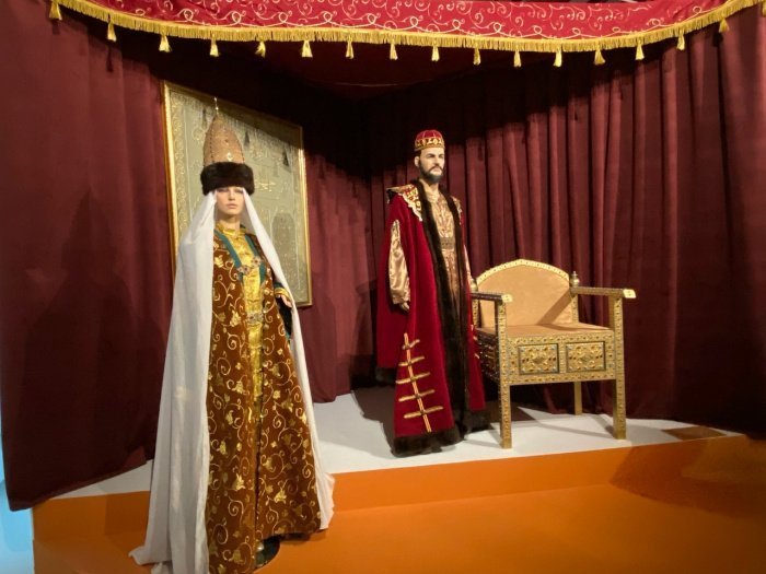 Воссозданные образы татарского хана и царицы. 