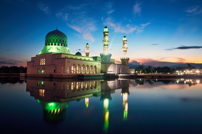 Мечеть Кота-Кинабалу, Малайзия.