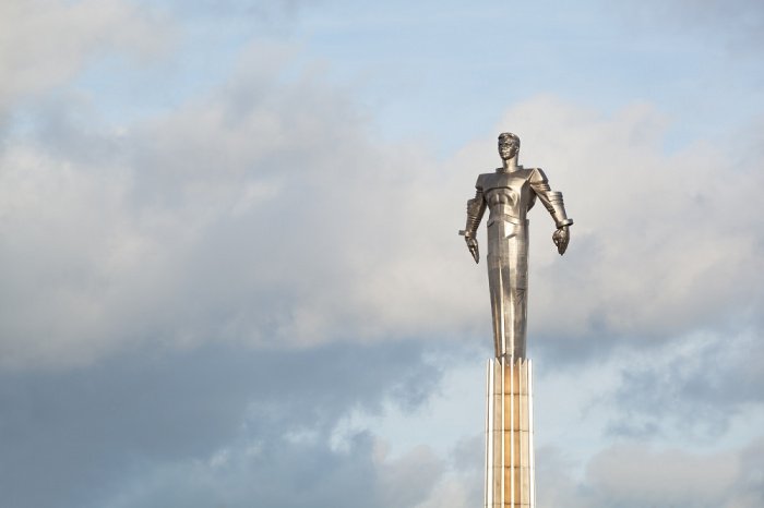 Памятник Юрию Гагарину в Москве.