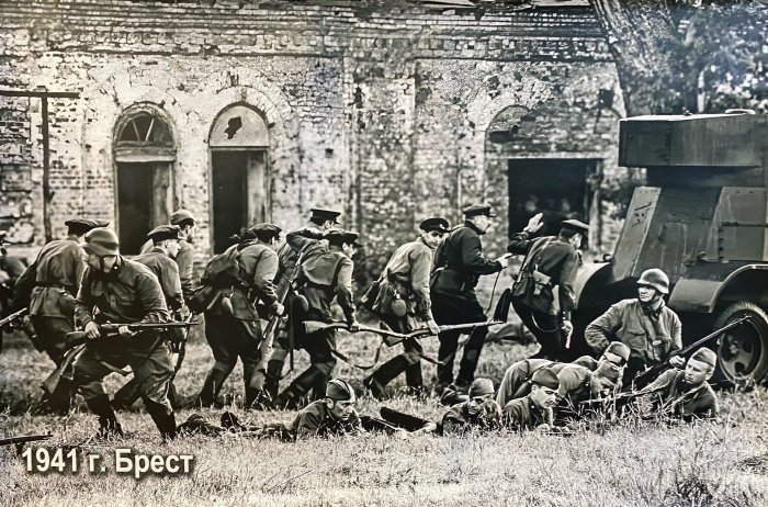 Репринт с выставки. Автор: Ислам-тудей