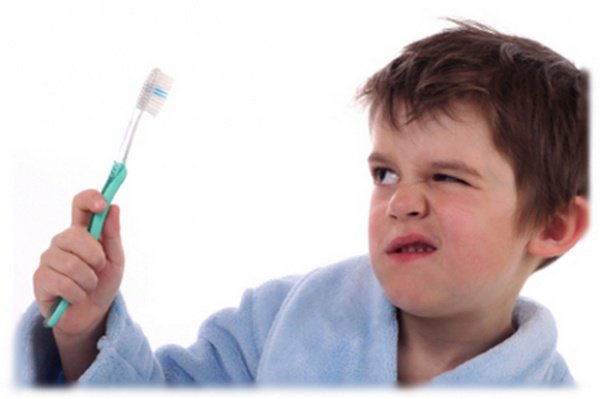 Использование зубной щетки с пастой считается нежелательным